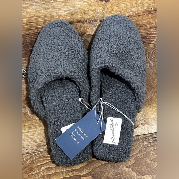 Universal Thread Shoes - Universal thread size 9 sandals